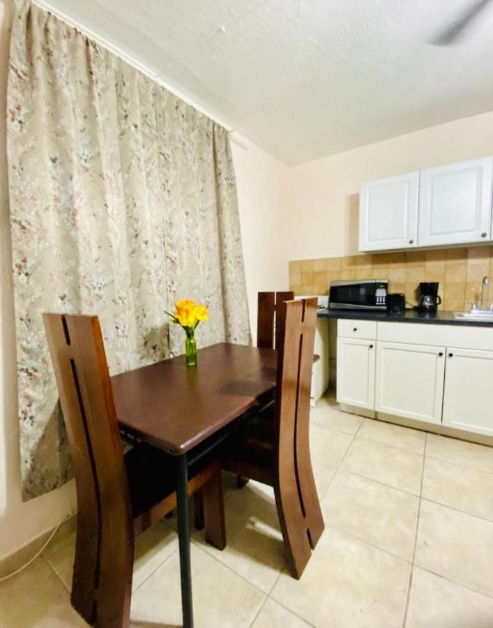 Hallandale Beach Motel With Free Parking And Full Kitchen ! No Extra Fees! Accepting Cash! Exterior photo