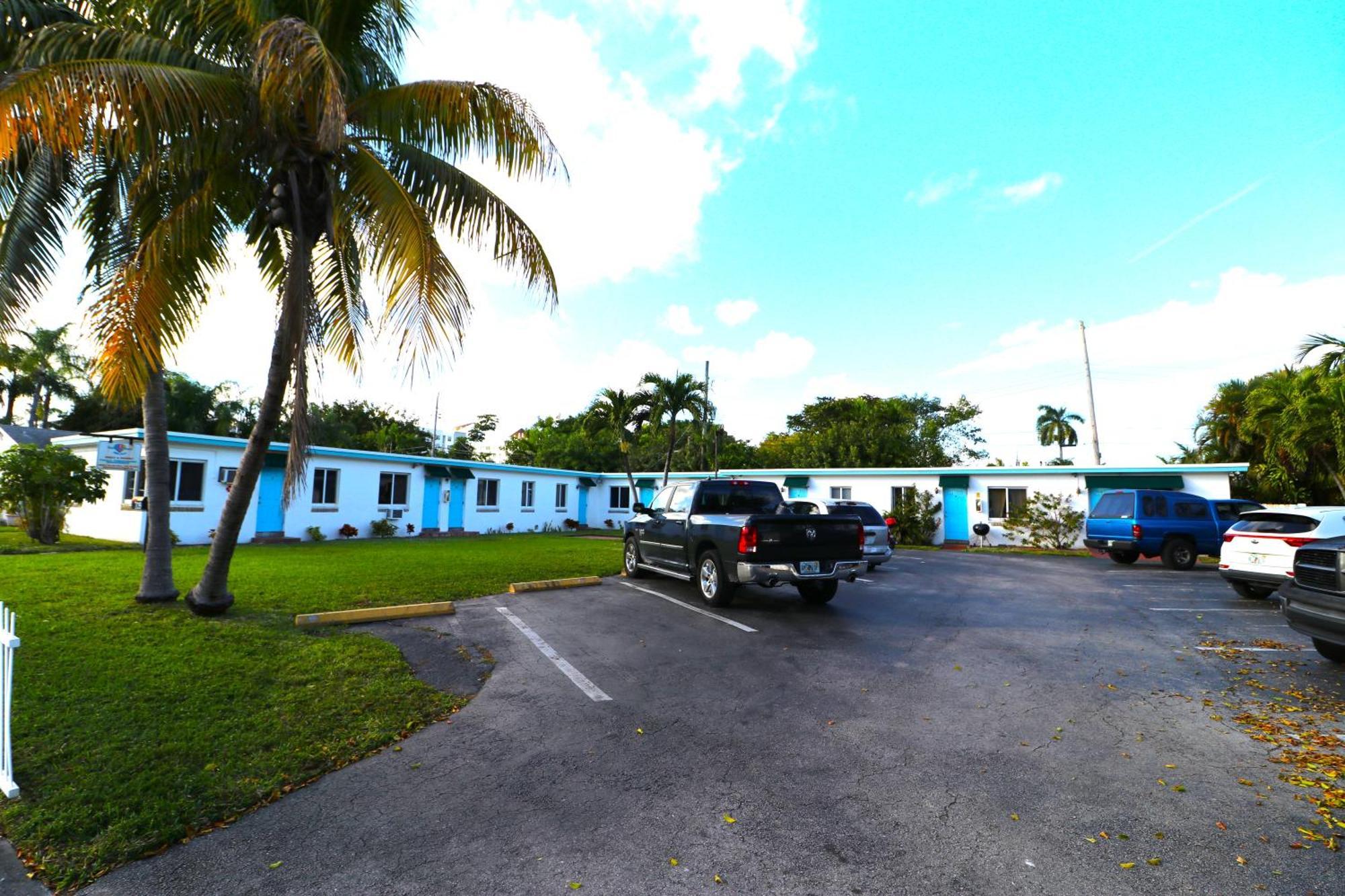 Hallandale Beach Motel With Free Parking And Full Kitchen ! No Extra Fees! Accepting Cash! Exterior photo